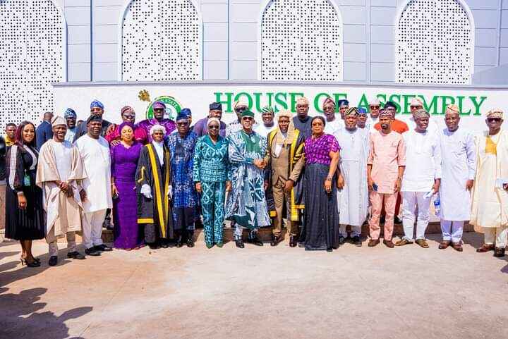 ABIODUN-PRESENTS-2025-BUDGET-OF-N1.055-TRILLION-TO-OGUN-ASSEMBLY