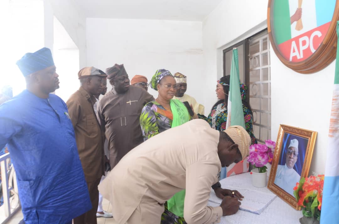 OGUN ASSEMBLY PAYS CONDOLENCE VISIT TO APC SECRETARIAT OVER OLADUNJOYE'S DEATH